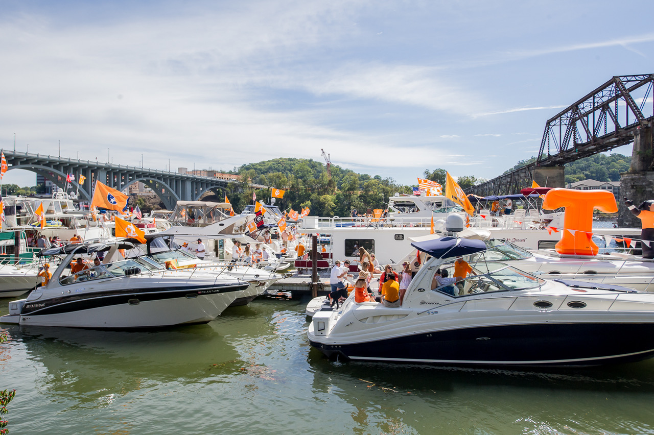 Vol Navy Scene