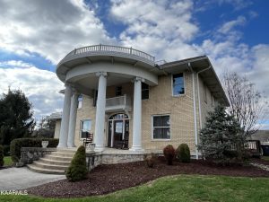 2805 Gibbs Drive – Kim Trent