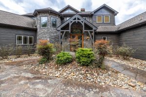 Luxury home at 960 Autumn Ridge Way Sevierville TN 37876