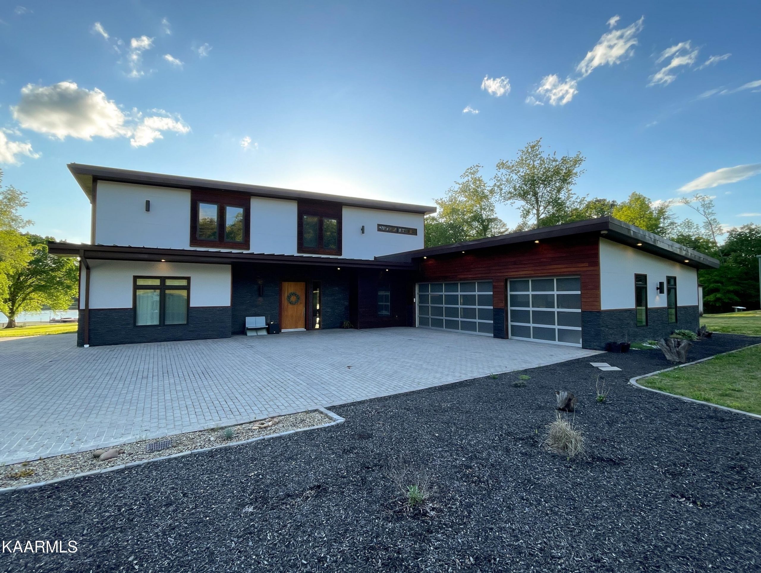 Luxury home at 918 Paint Rock Ferry Road Kingston TN 37763