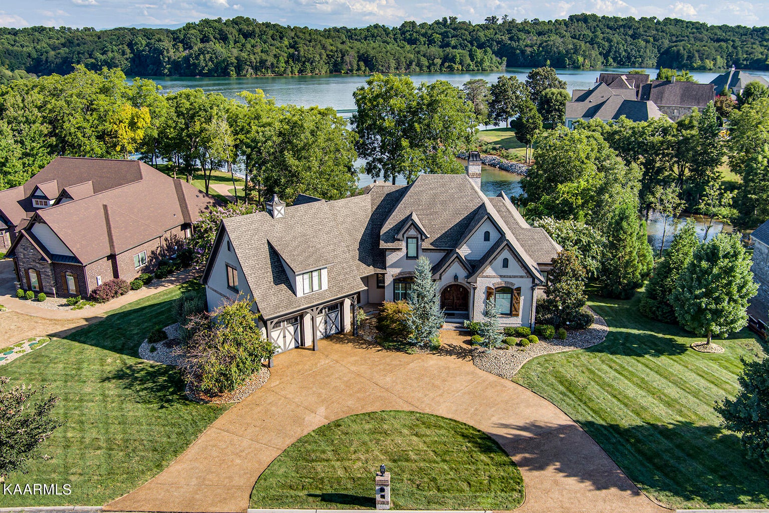 Luxury home at 260 Cormorant Drive Vonore TN 37885