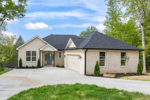 Luxury home at 415 Alpine Drive Clinton TN 37716
