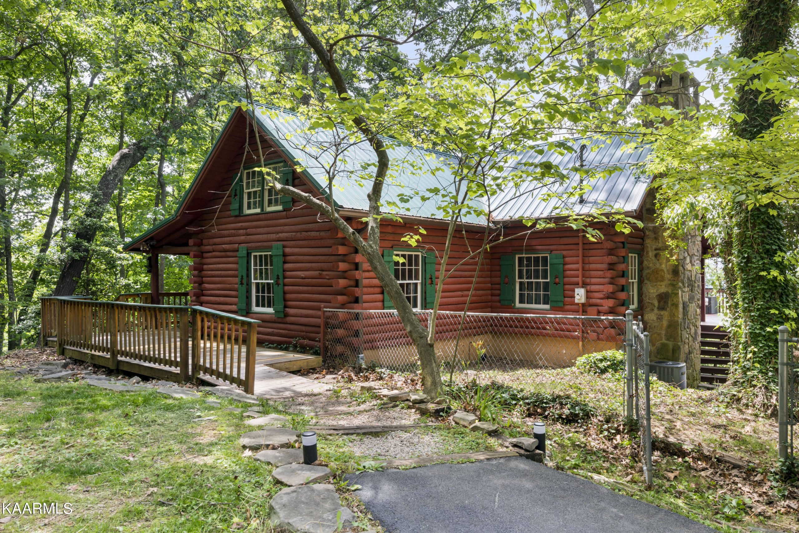 Luxury home at 1008 E Foothills Drive Gatlinburg TN 37738