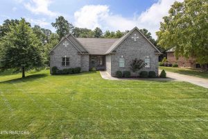 Luxury home at 1643 Inverness Drive Maryville TN 37801 — photo 2