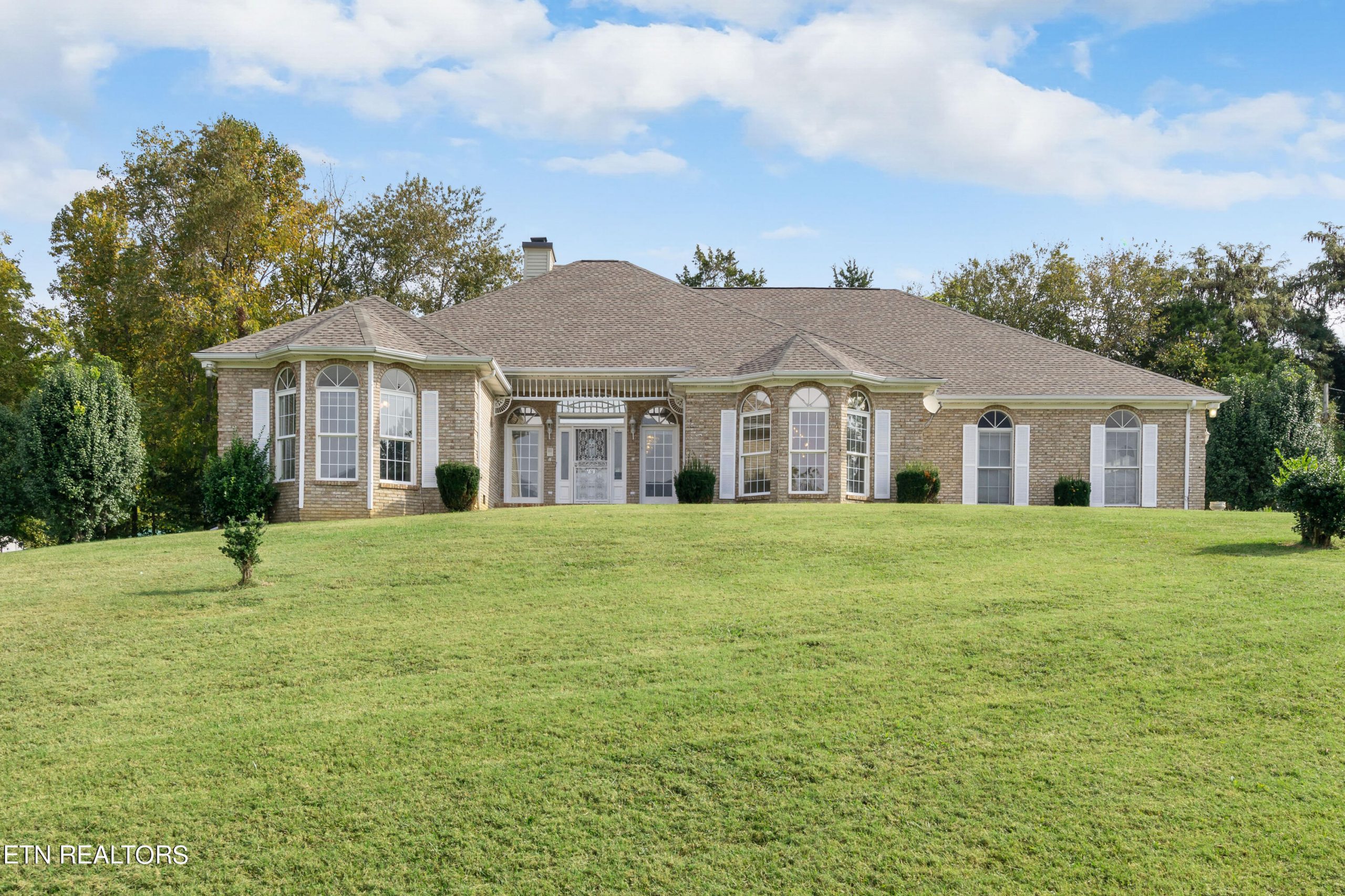 Luxury home at 198 Elk Lake Lane Jacksboro TN 37757
