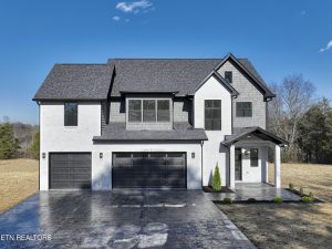 Luxury home at 7610 Washington Pike Corryton TN 37721