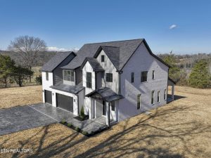Luxury home at 7614 Washington Pike Corryton TN 37721