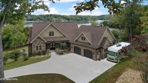 Luxury home at 110 Blue Herron Drive Lenoir City TN 37772