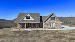 Luxury home at 260 Waldo Road Rockwood TN 37854