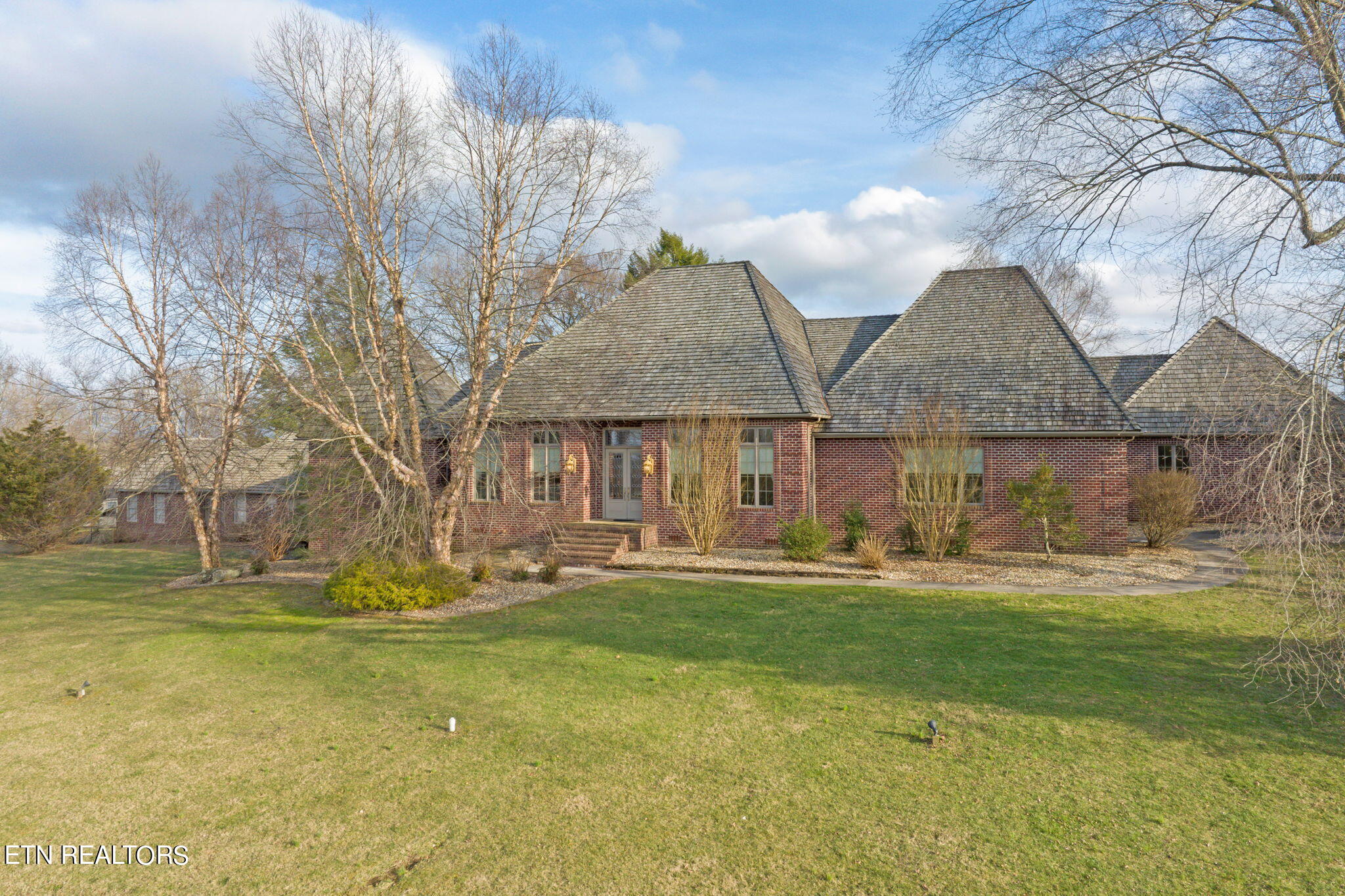Luxury home at 389 Lantana Road CROSSVILLE TN 38555