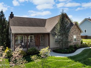 Luxury home at 1225 Brighton Drive Alcoa TN 37701
