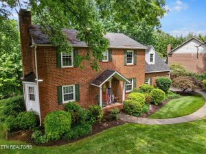 Luxury home at 6925 Lark Lane Knoxville TN 37919