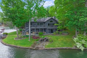 Luxury home at 160 Motthaven Drive Crossville TN 38558