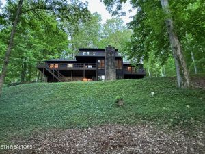 Luxury home at 4709 Guinn Road Knoxville TN 37931