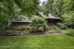 Luxury home at 1817 Chestnut Grove Road Knoxville TN 37932