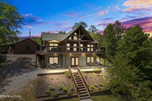 Luxury home at 1034 Long Spur Trail Dandridge TN 37725
