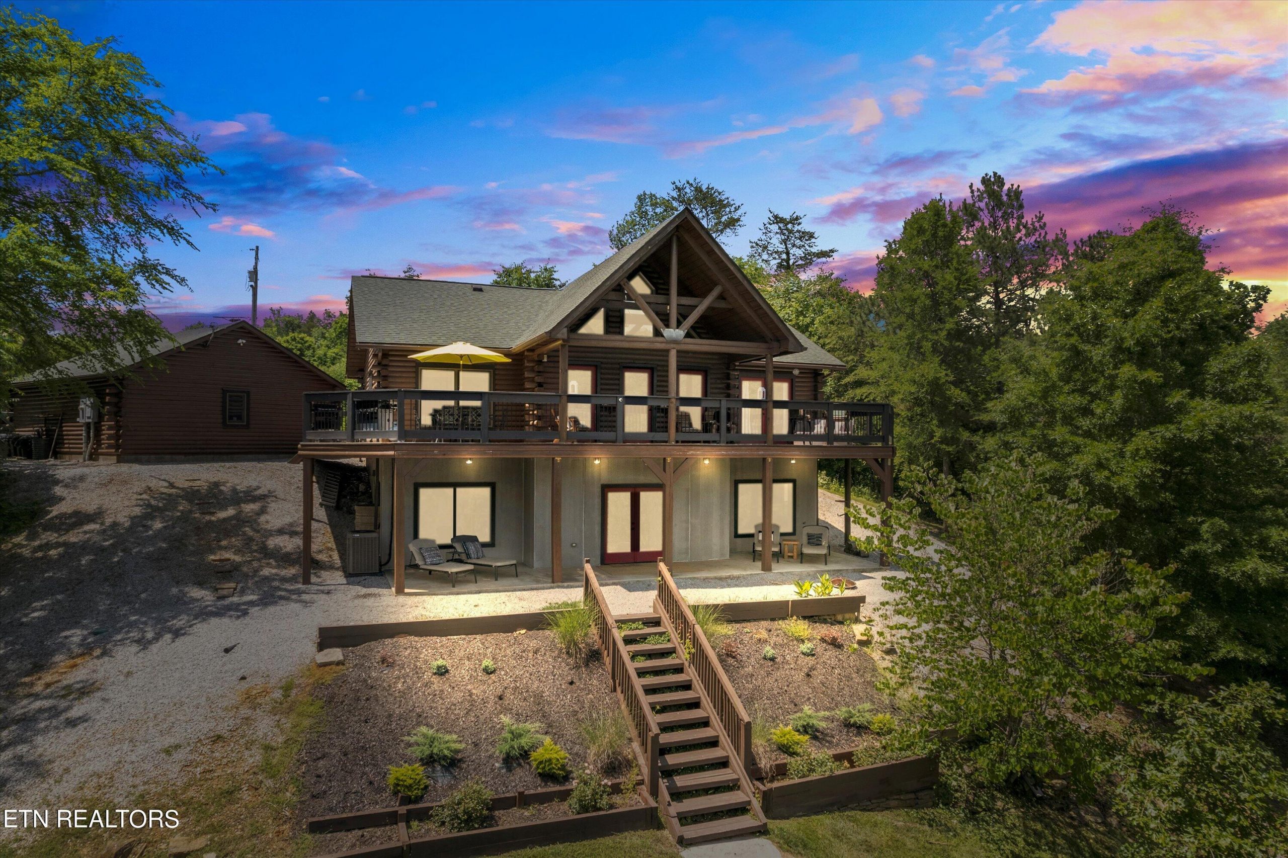 Luxury home at 1034 Long Spur Trail Dandridge TN 37725