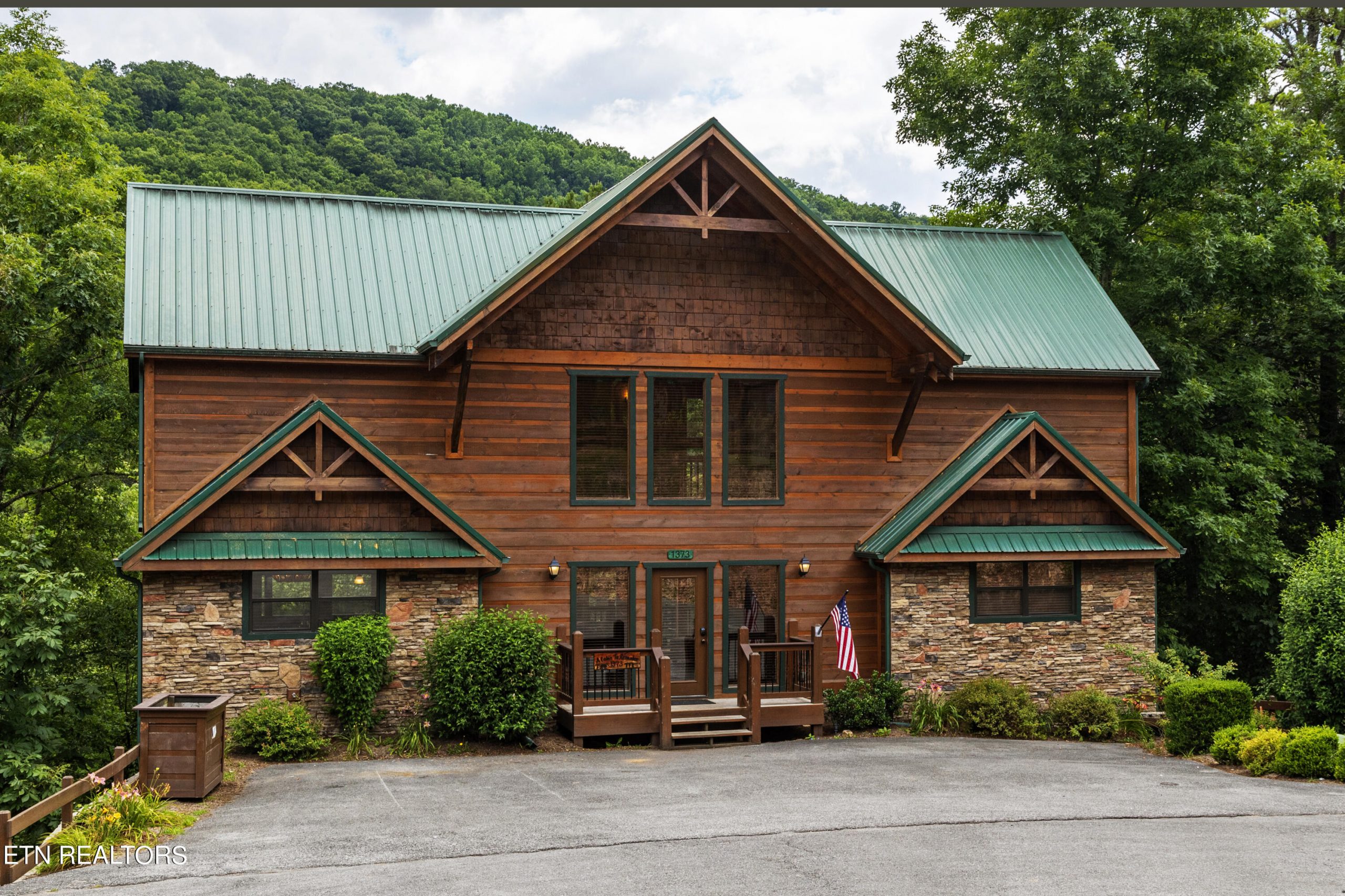 Luxury home at 1373 Parkview Vista Way Pigeon Forge TN 37863