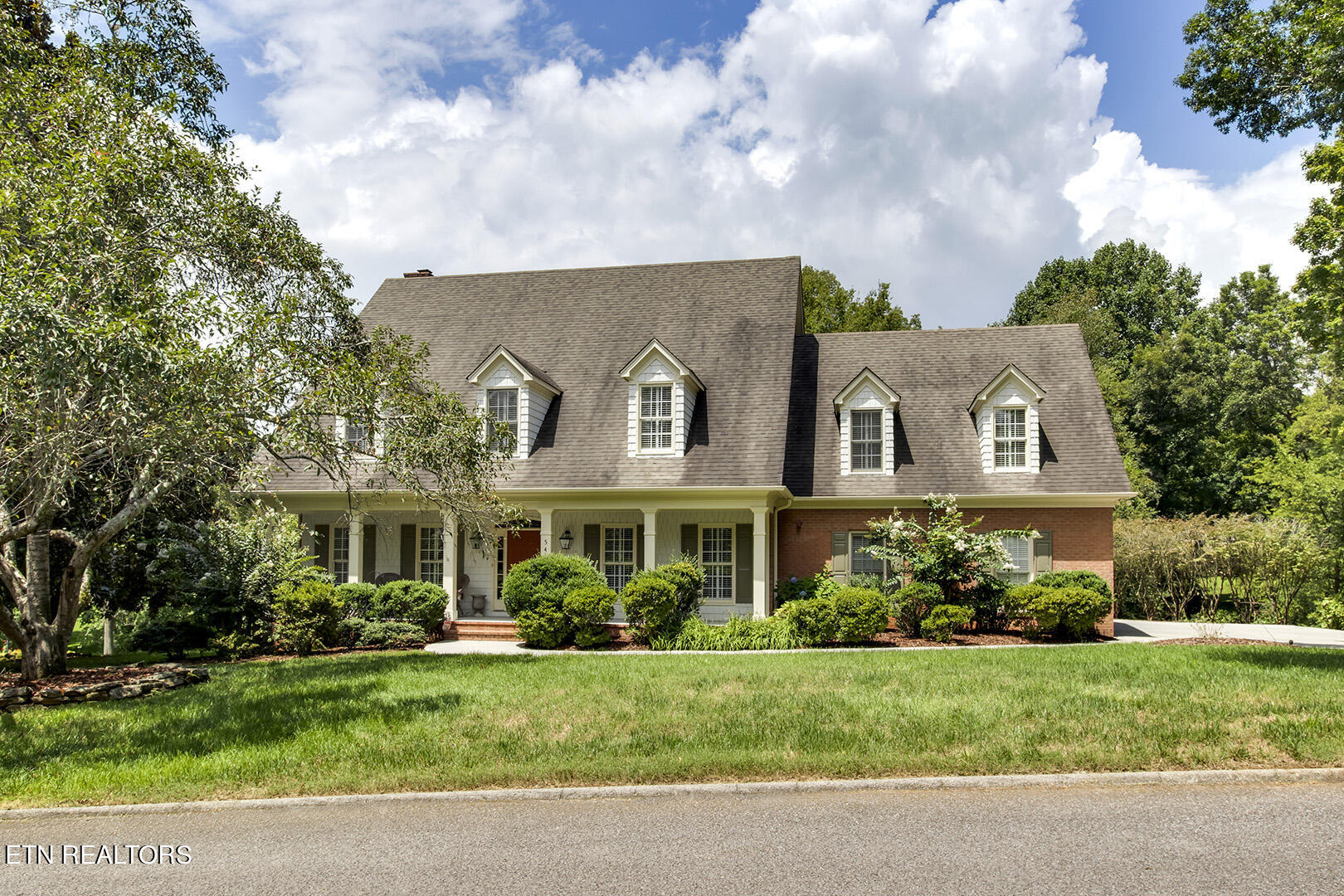 Luxury home at 5419 Cove Island Road Knoxville TN 37919