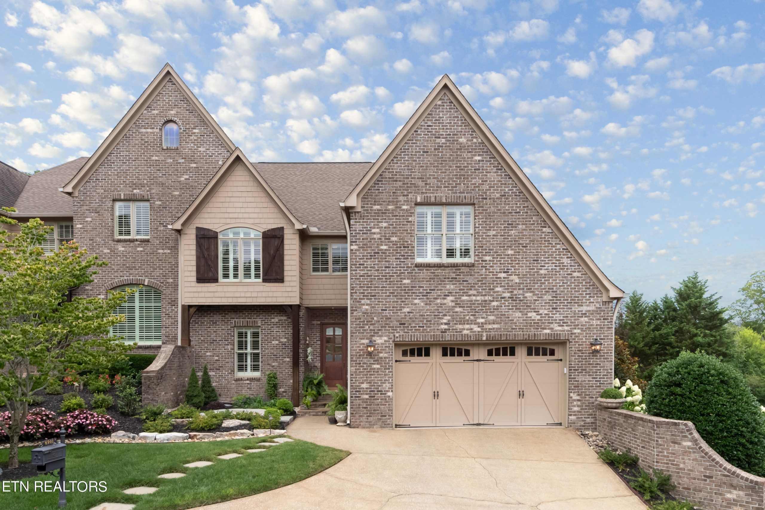Luxury home at 6901 Alden Glen Way Knoxville TN 37919