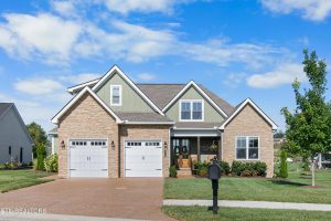 Luxury home at 335 Indian Cave Drive Loudon TN 37774