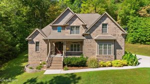 Luxury home at 449 Hickory Pointe Lane Maynardville TN 37807