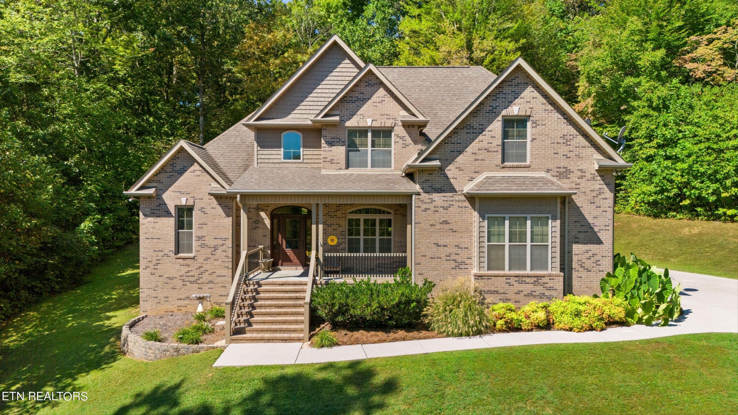 Luxury home at 449 Hickory Pointe Lane Maynardville TN 37807