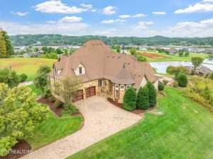 Luxury home at 3320 High Pointe Way Louisville TN 37777