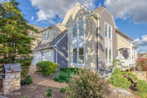 Luxury home at 2011 Breakers Point Knoxville TN 37922