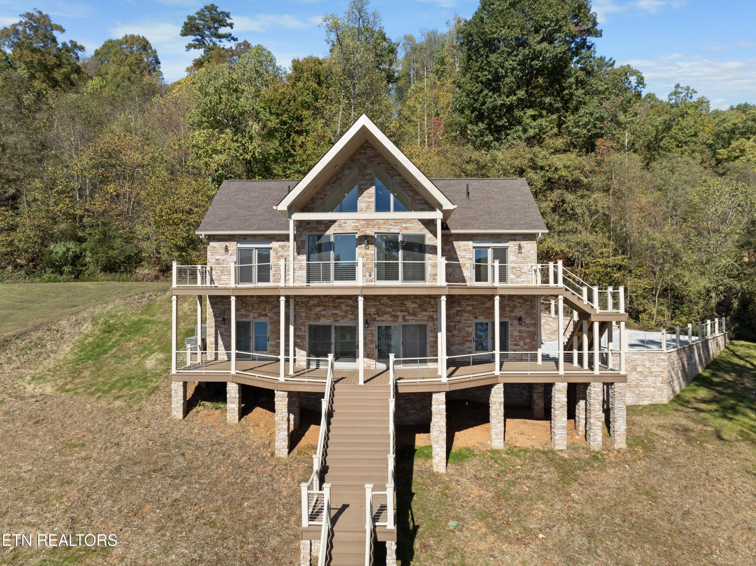 Luxury home at 293 Platinum Drive New Tazewell TN 37825