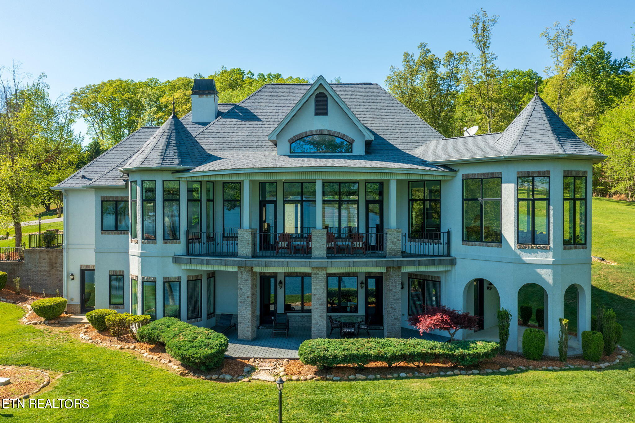 Luxury home at 265 E Shore Drive Rockwood TN 37854