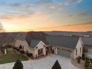 Luxury home at 130 Timber Circle Lenoir City TN 37772