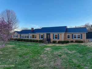 Luxury home at 1515 Kingston Highway Kingston TN 37763