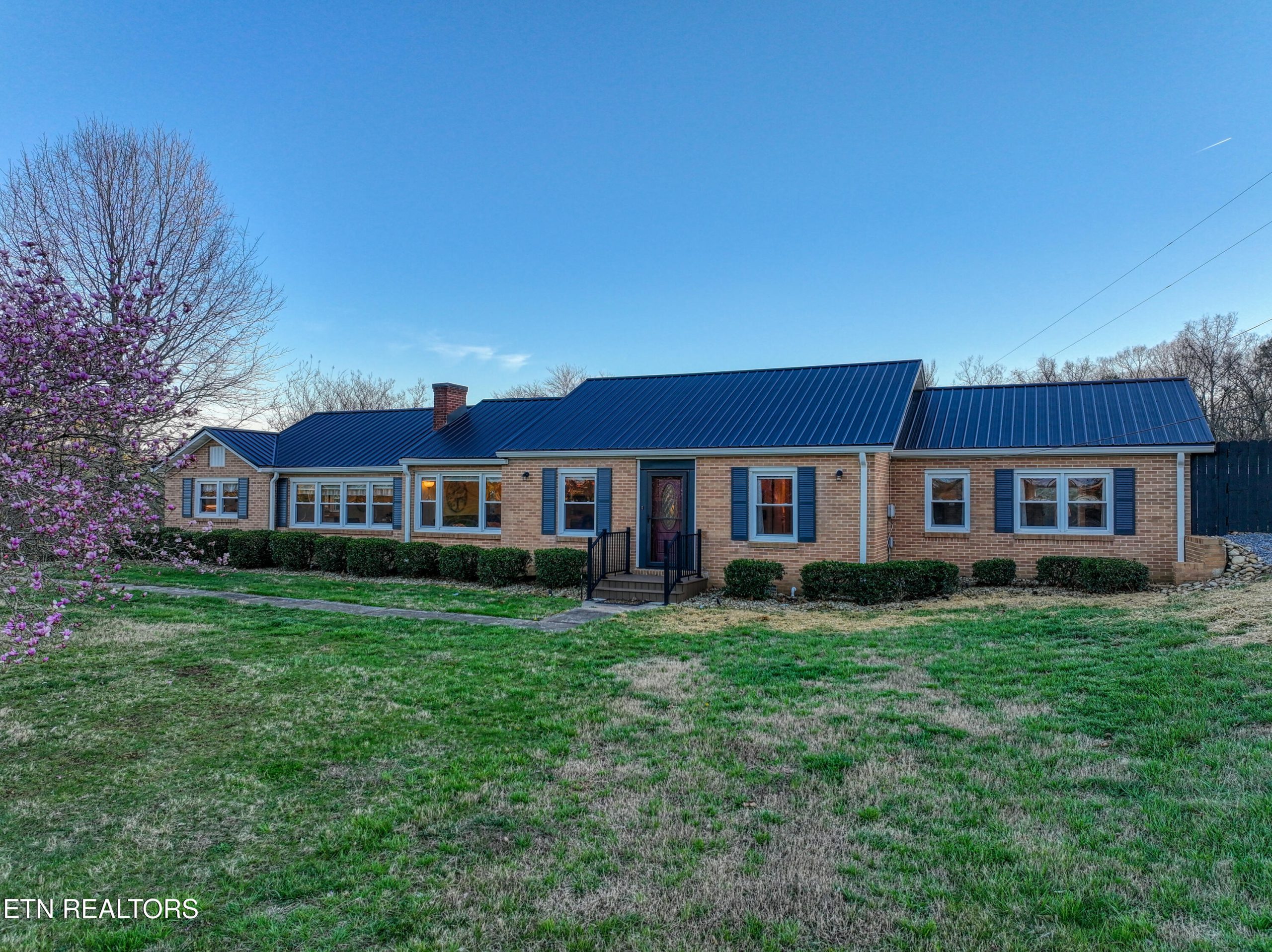 Luxury home at 1515 Kingston Highway Kingston TN 37763