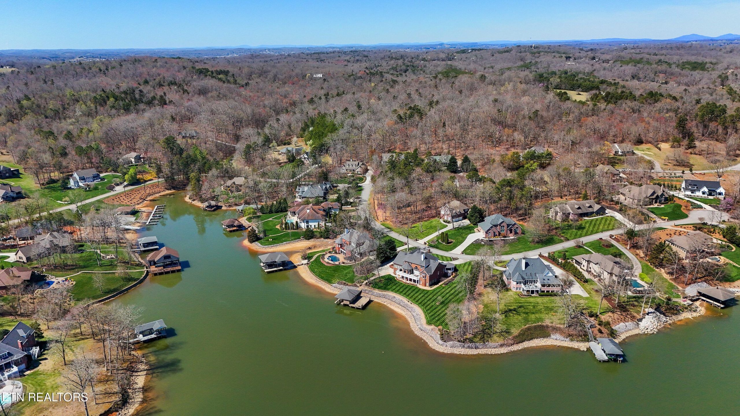 Luxury home at 190 Lake Crest Drive Lenoir City TN 37772
