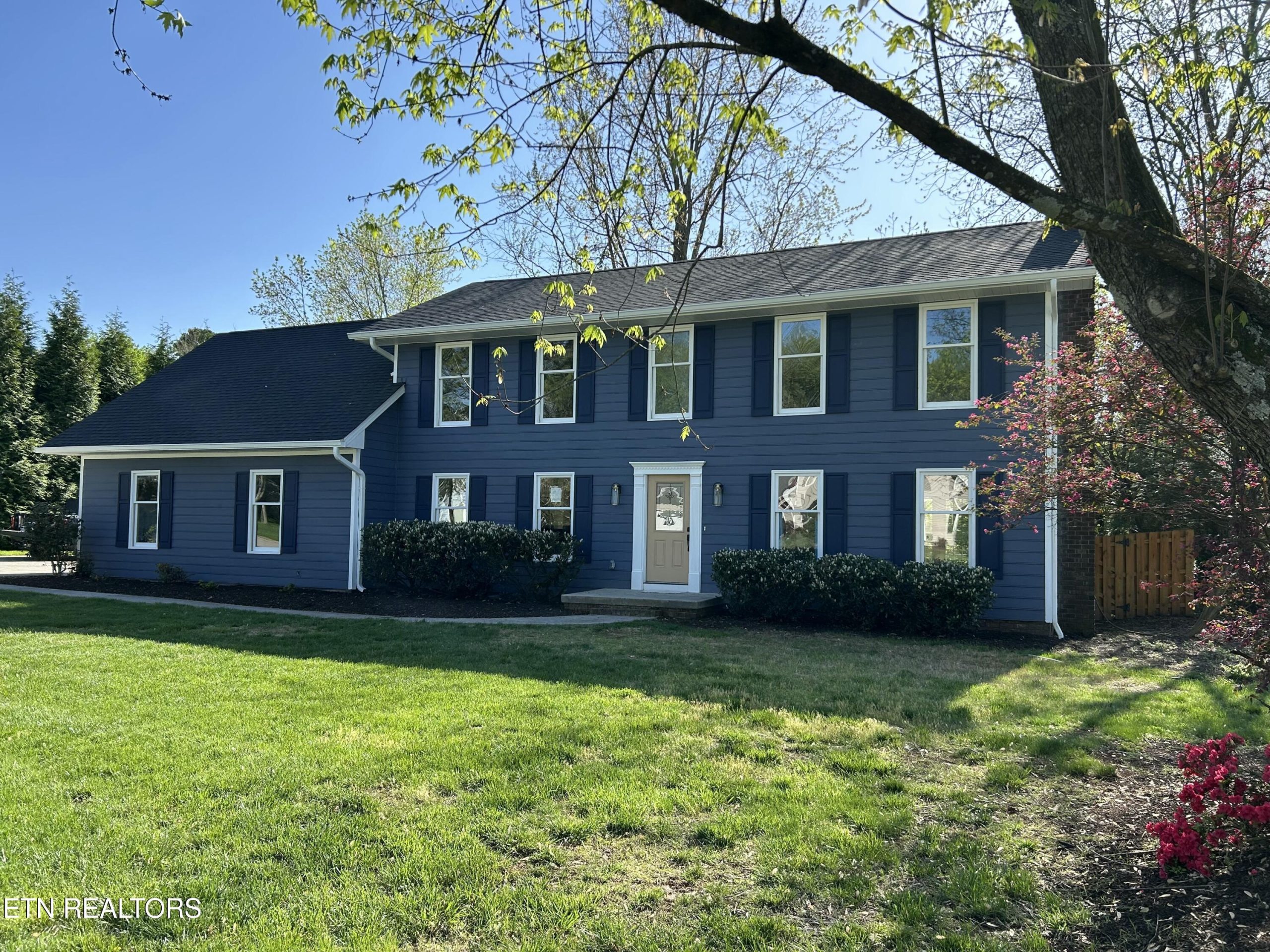 Luxury home at 729 Woodchase Drive Knoxville TN 37934