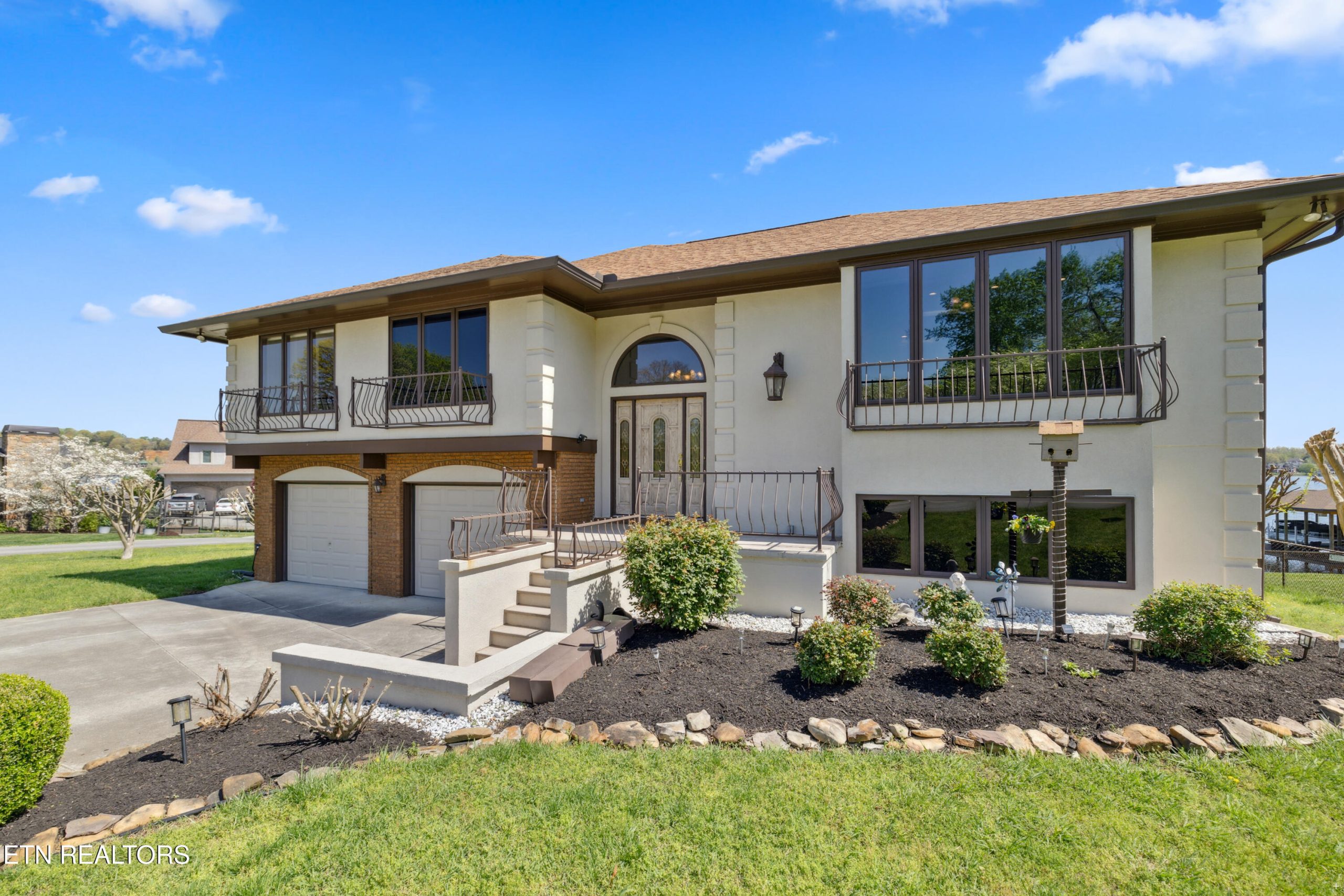 Luxury home at 4202 Brooksview Road Lenoir City TN 37772