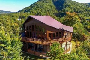 Luxury home at 3219 Grouse Ridge Lane Sevierville TN 37862