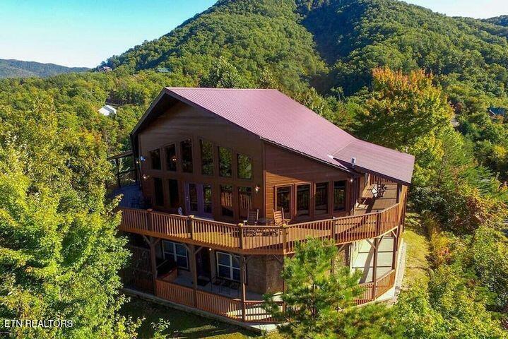 Luxury home at 3219 Grouse Ridge Lane Sevierville TN 37862