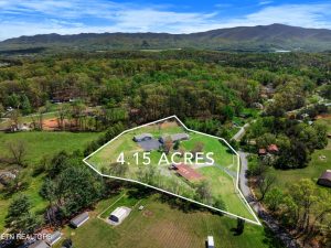 Luxury home at 1320 Lower English Creek Road Newport TN 37821