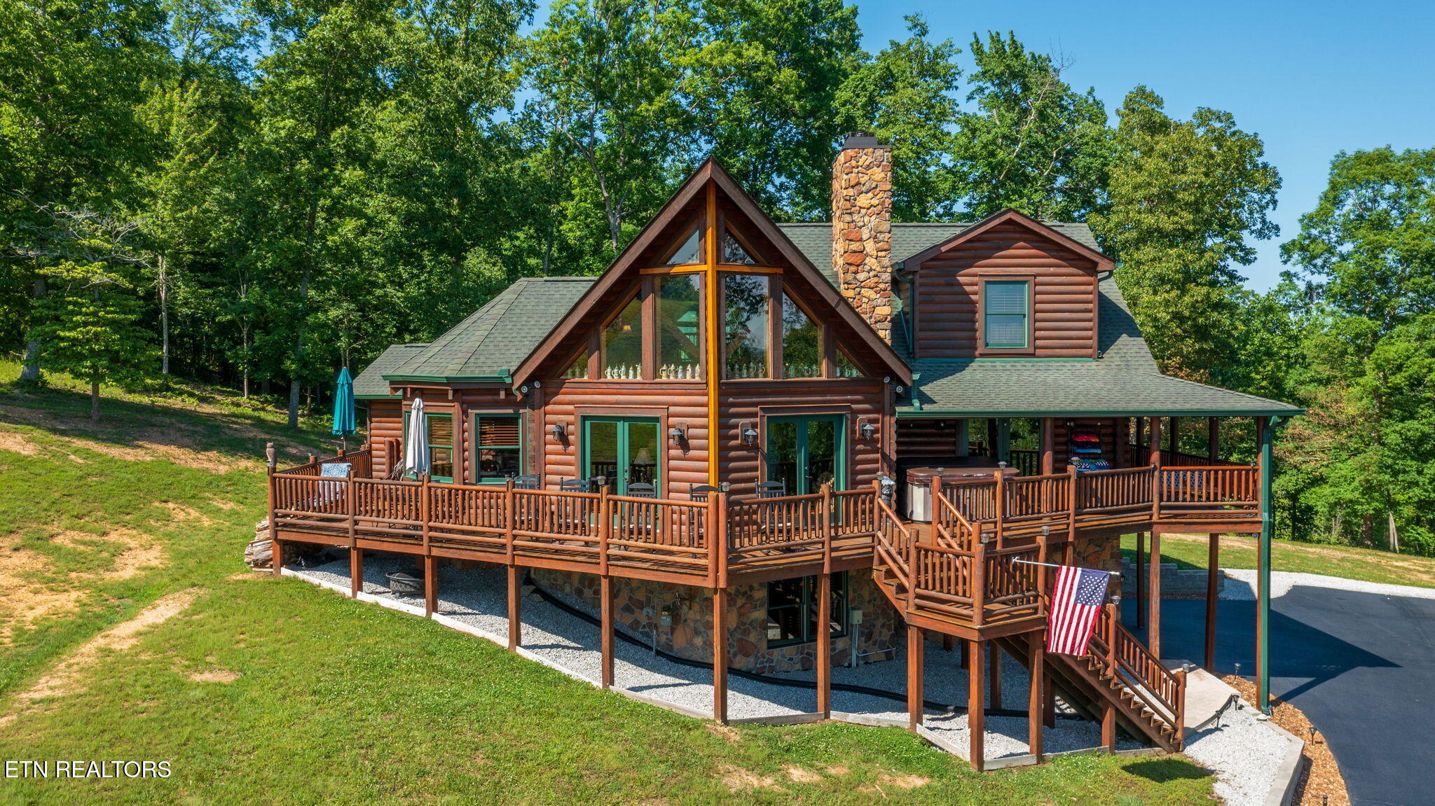 Luxury home at 539 Thief Neck View Drive Rockwood TN 37854