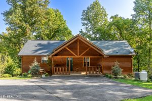Luxury home at 2471 Cove Mountain Lane Sevierville TN 37862