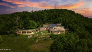 Luxury home at 2940 Tower Road Sevierville TN 37876
