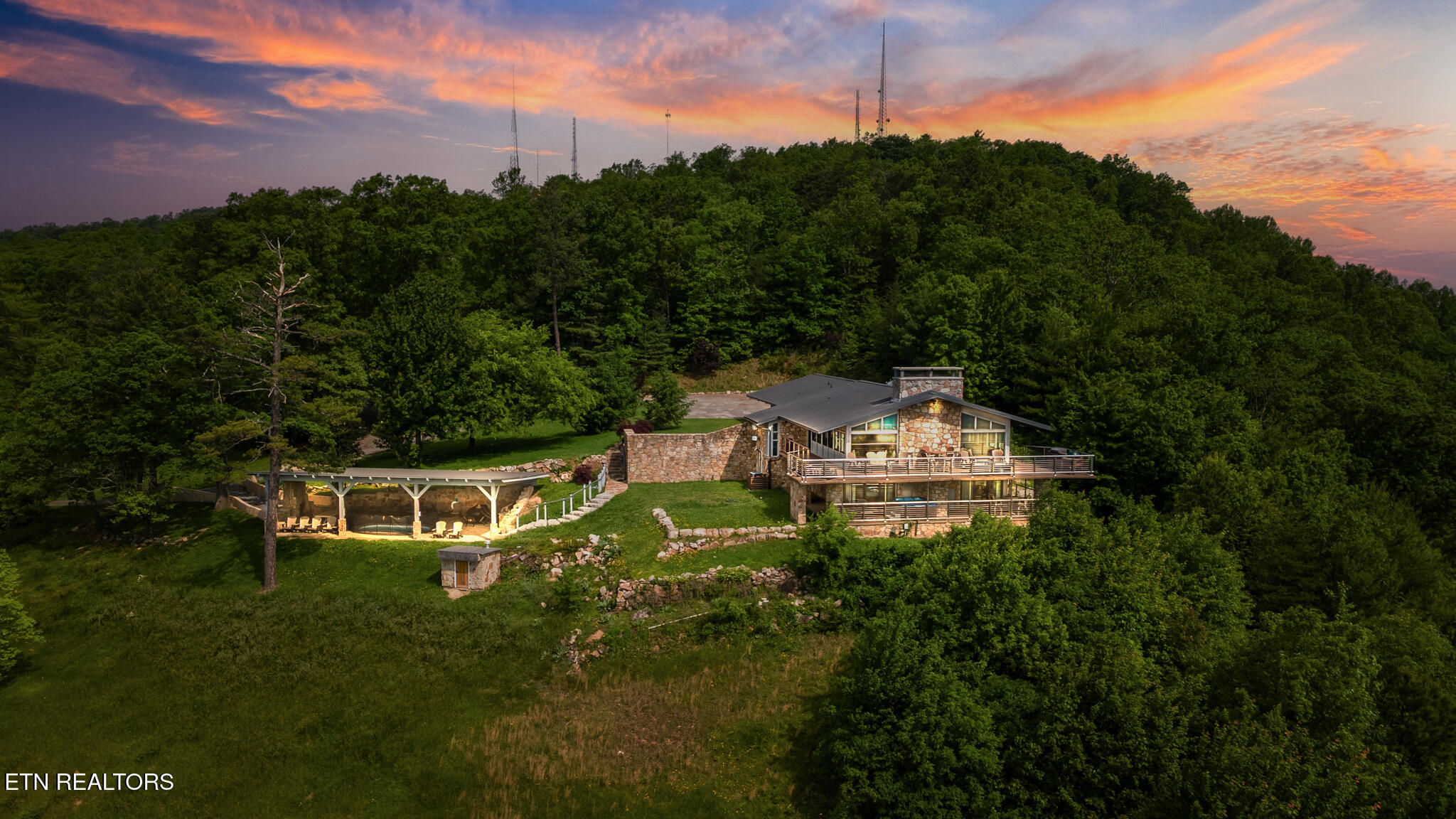 Luxury home at 2940 Tower Road Sevierville TN 37876