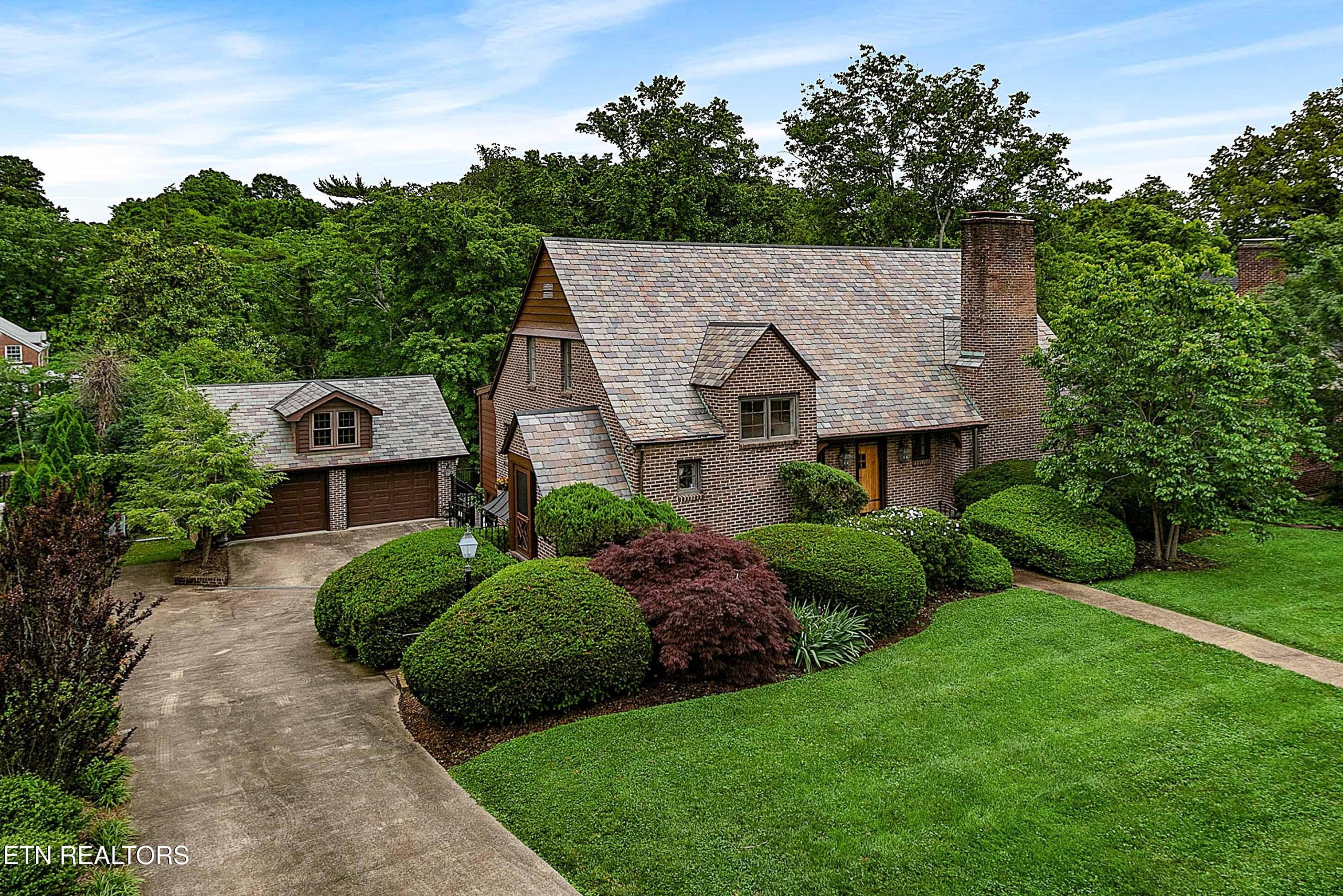 Luxury home at 3929 Glenfield Drive Knoxville TN 37919