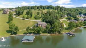 Luxury home at 3834 Lake Pointe Drive Kingston TN 37763