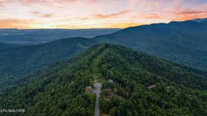 Luxury home at 5 Shell Mountain Road Sevierville TN 37876