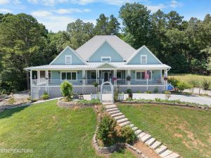 Luxury home at 5925 Sevierville Road Seymour TN 37865