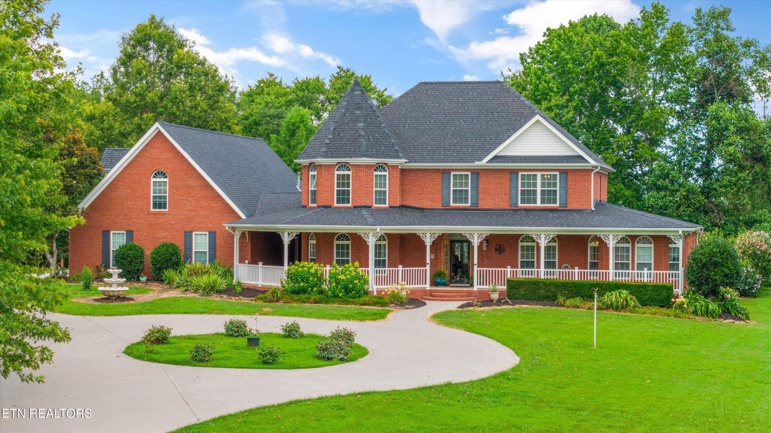 Luxury home at 132 David Road Clinton TN 37716