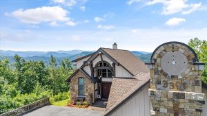 Luxury home at 3301 Summit Trails Drive Sevierville TN 37862